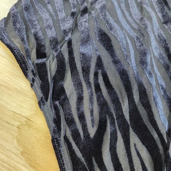 🩵NWT Sofia Vergara Black Burnout Zebra Print Long Sleeve Medium - Picture 6 of 12